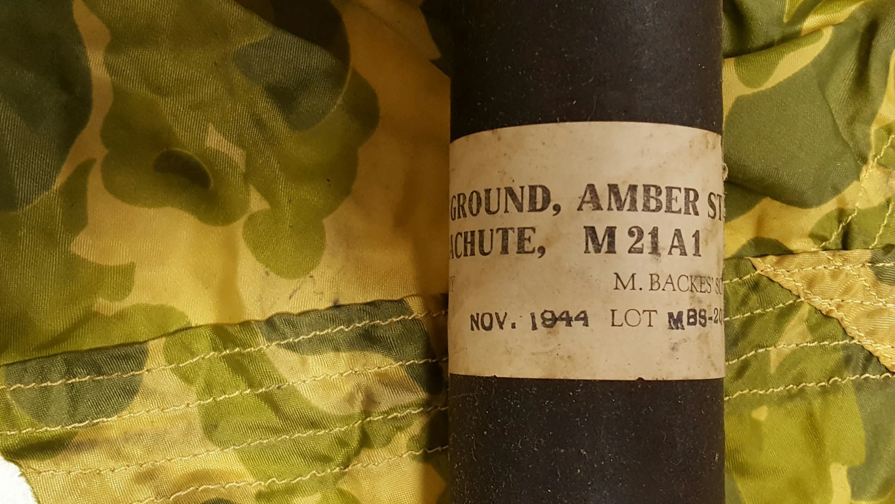 M21A1 Amber Star Signal Flare Parachute - Image 1