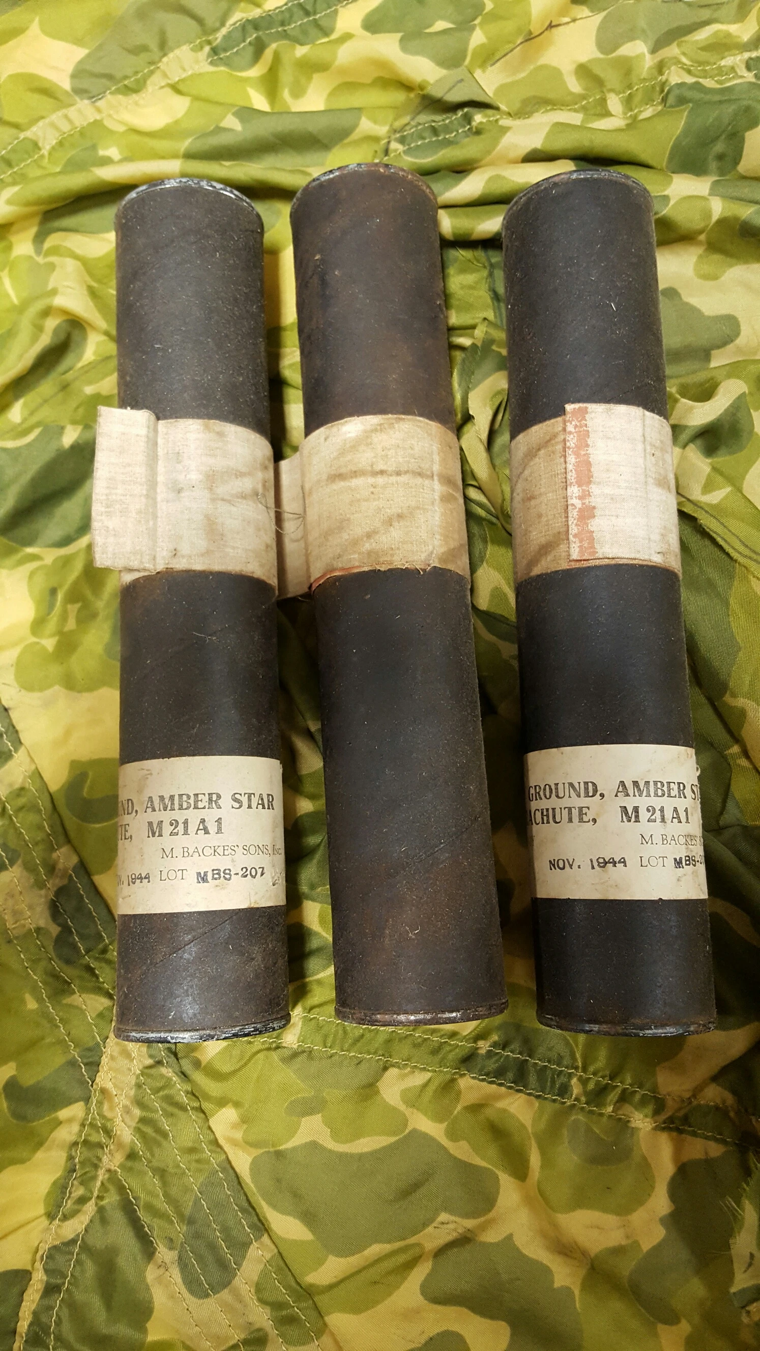 M21A1 Amber Star Signal Flare Parachute - Image 3