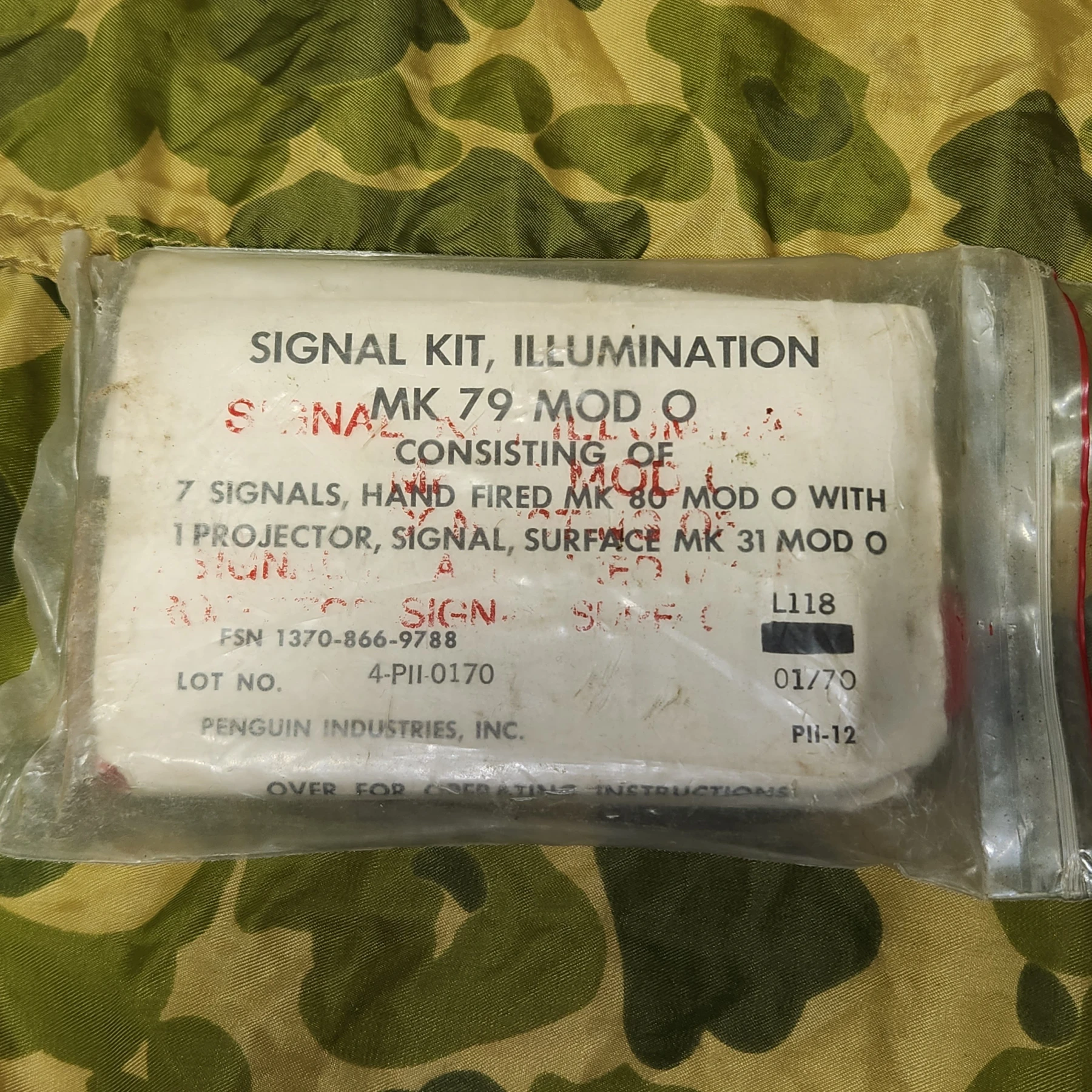 US Navy SEAL / Aviator Signal Kit, Illumination Mk79 Mod 0 - Image 1