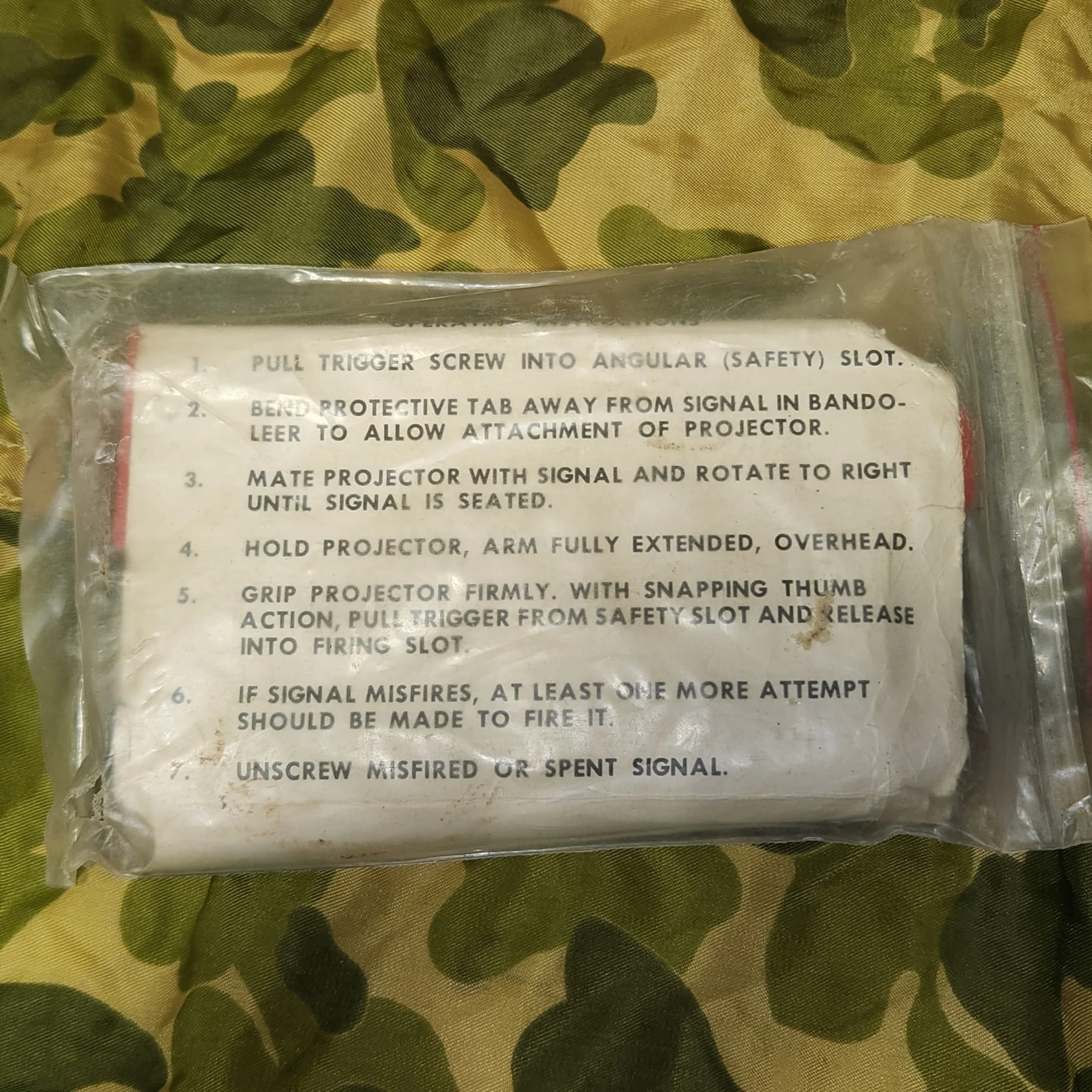 US Navy SEAL / Aviator Signal Kit, Illumination Mk79 Mod 0 - Image 2