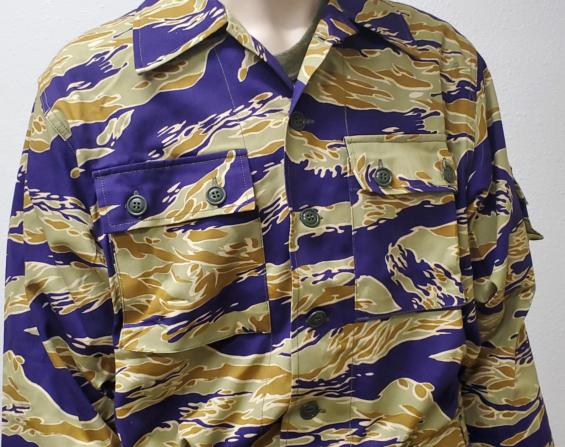 Advisor Sparse Tiger Stripe Shirt (Gold) - Image 1
