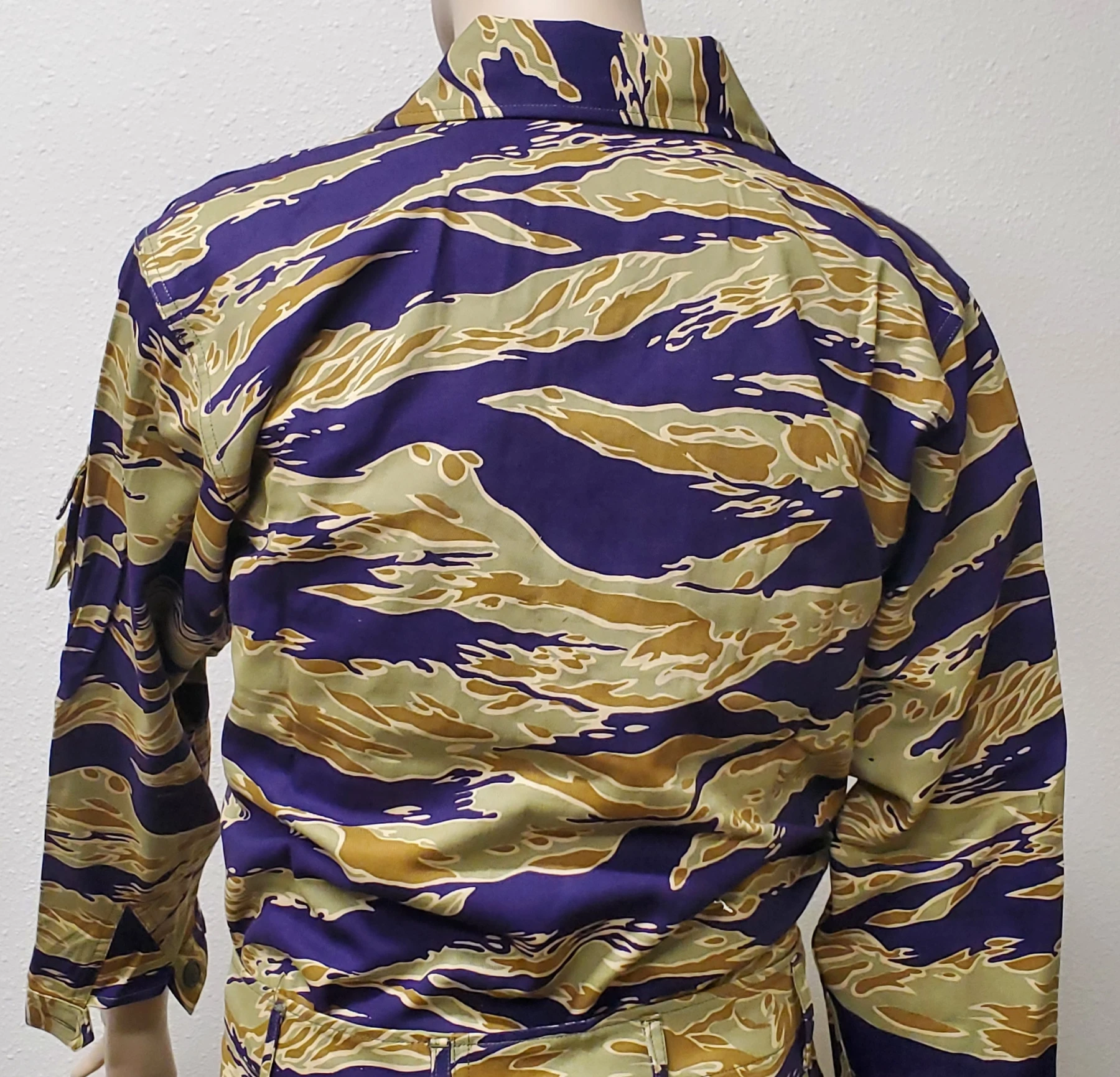 Advisor Sparse Tiger Stripe Shirt (Gold) - Image 3