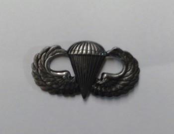 Parachutist Qualification Badge, Basic. Pin-On Metal.