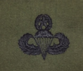 Parachutist Qualification Badge, Master. Subdued.